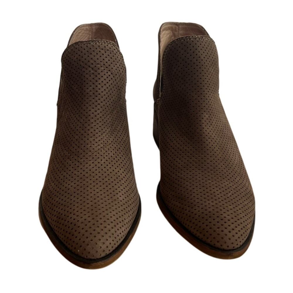 KAANAS NWOT Women's Tan Mexicali Ankle Boot Booties Perforated Detail Size 8 - Picture 2 of 7